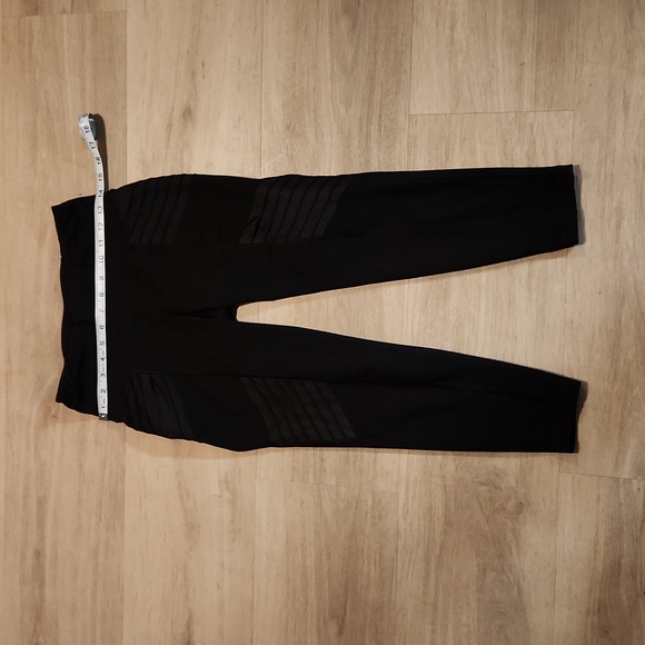 Old Navy Pants - Old Navy Elevate Crop leggings Black
